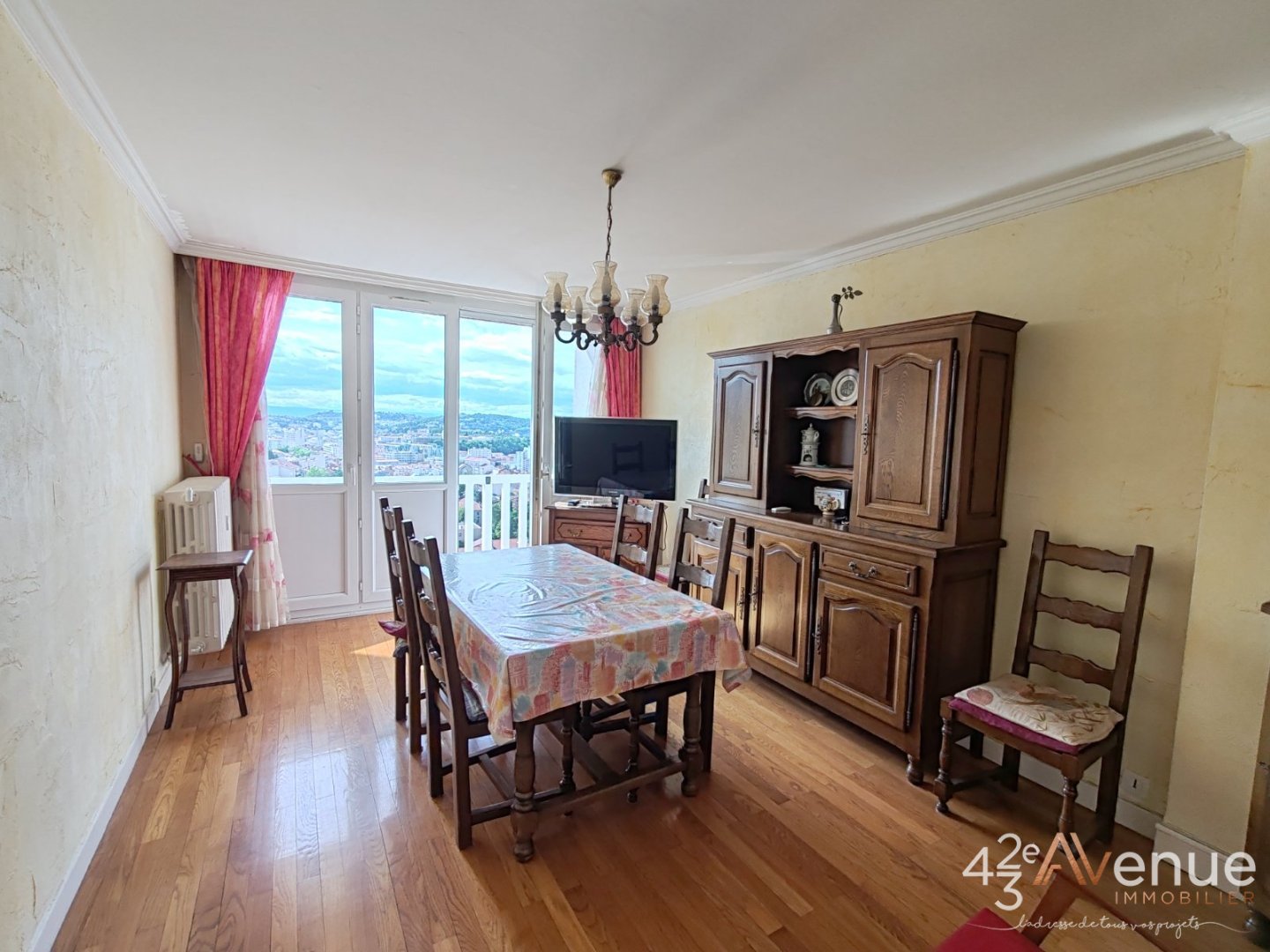 APPARTEMENT T3 A VENDRE - ST ETIENNE MONTPLAISIR - 62 m2 - 63 000 &euro;