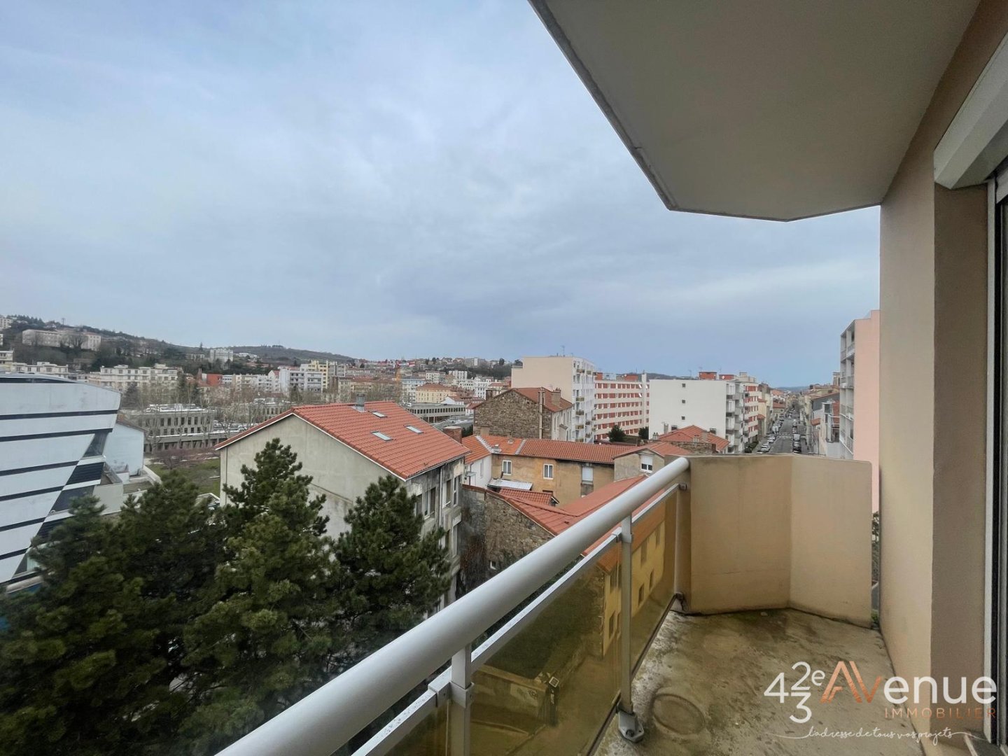 Appartement traversant T3 avec Balcon et Garage - ST ETIENNE VIVARAIZE - 63.49 m2 - VENDU