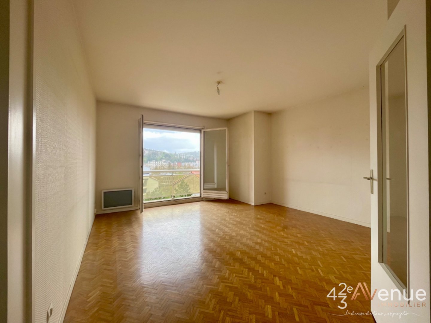 Appartement traversant T3 avec Balcon et Garage - ST ETIENNE VIVARAIZE - 63.49 m2 - VENDU