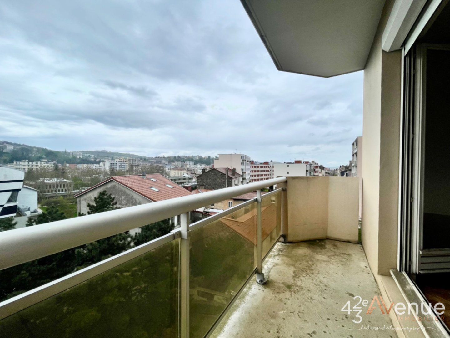 Appartement traversant T3 avec Balcon et Garage - ST ETIENNE VIVARAIZE - 63.49 m2 - VENDU