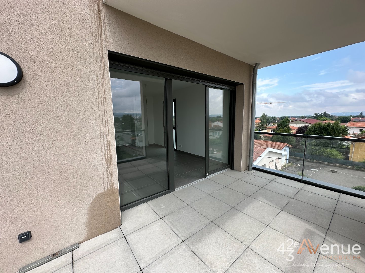 APPARTEMENT T3 - VEAUCHE - 66.4 m2 - 229000€