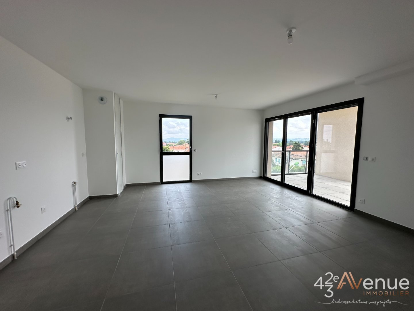 APPARTEMENT T3 - VEAUCHE - 66.4 m2 - 229000€