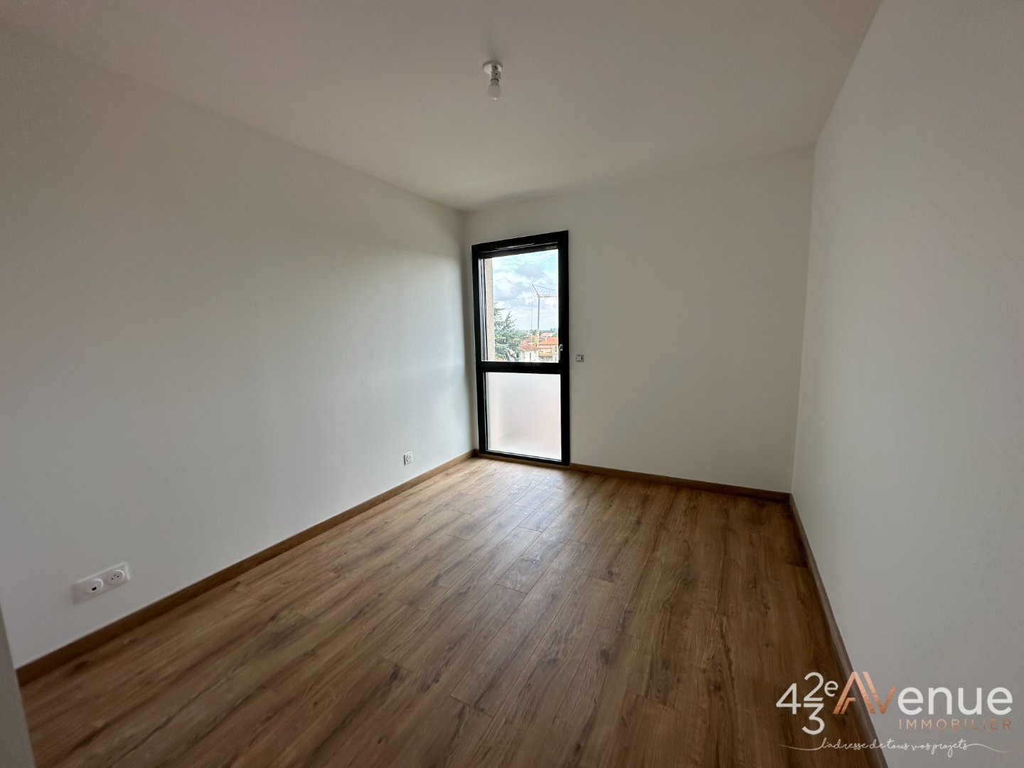 APPARTEMENT T3 - VEAUCHE - 66.4 m2 - 229000€