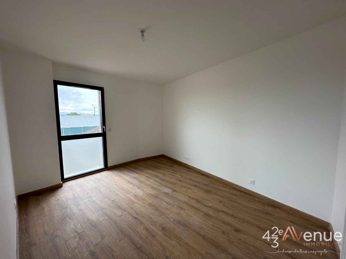 APPARTEMENT T3 - VEAUCHE - 66.4 m2 - 229000€