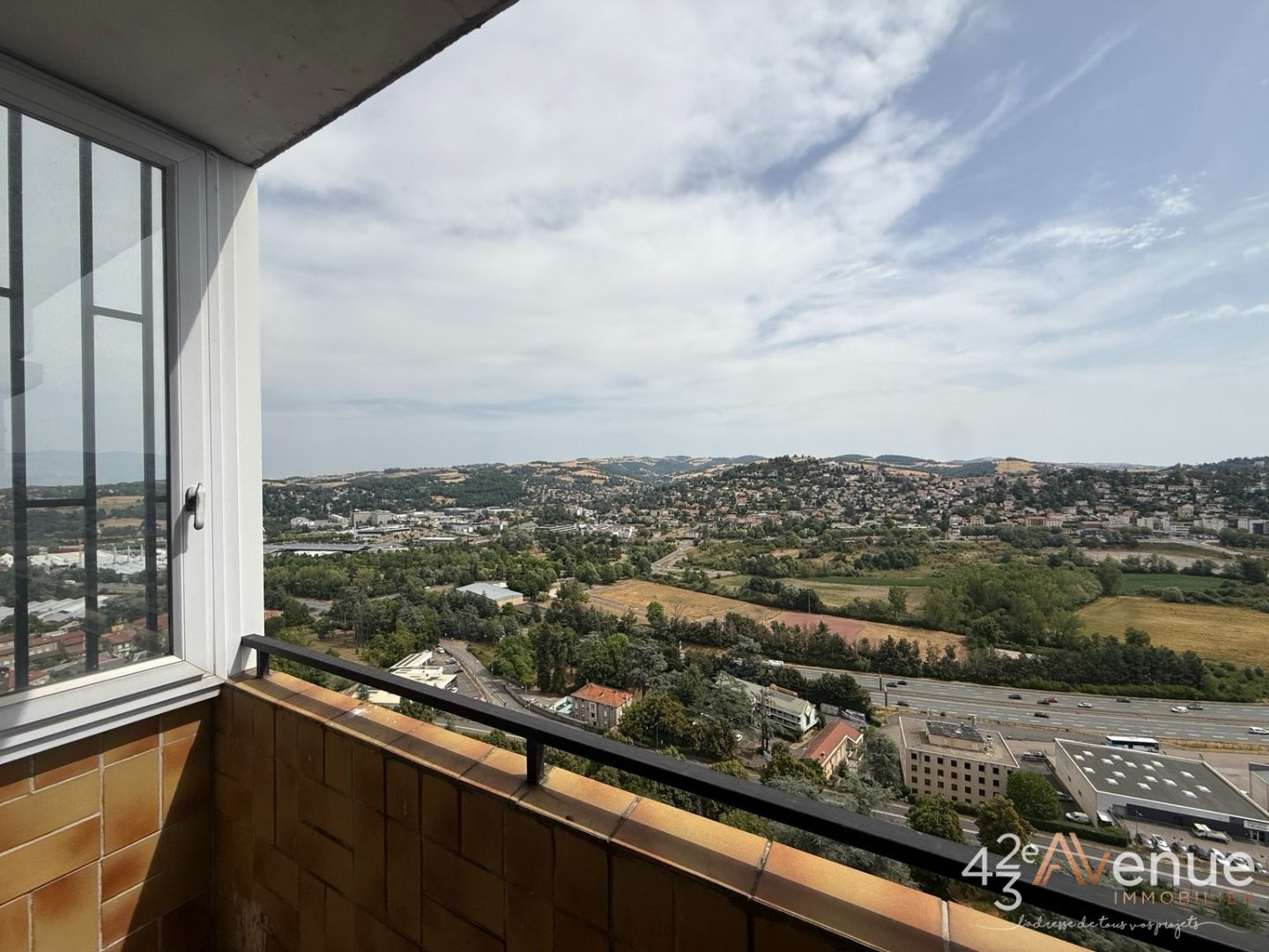 APPARTEMENT T3 A VENDRE - VILLARS - 84.85 m2 - 75 000 &euro;