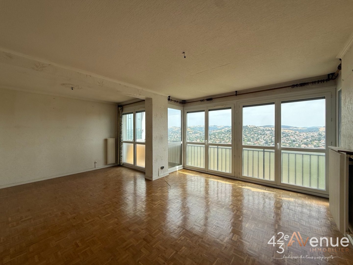 APPARTEMENT T3 A VENDRE - VILLARS - 84.85 m2 - 75 000 &euro;