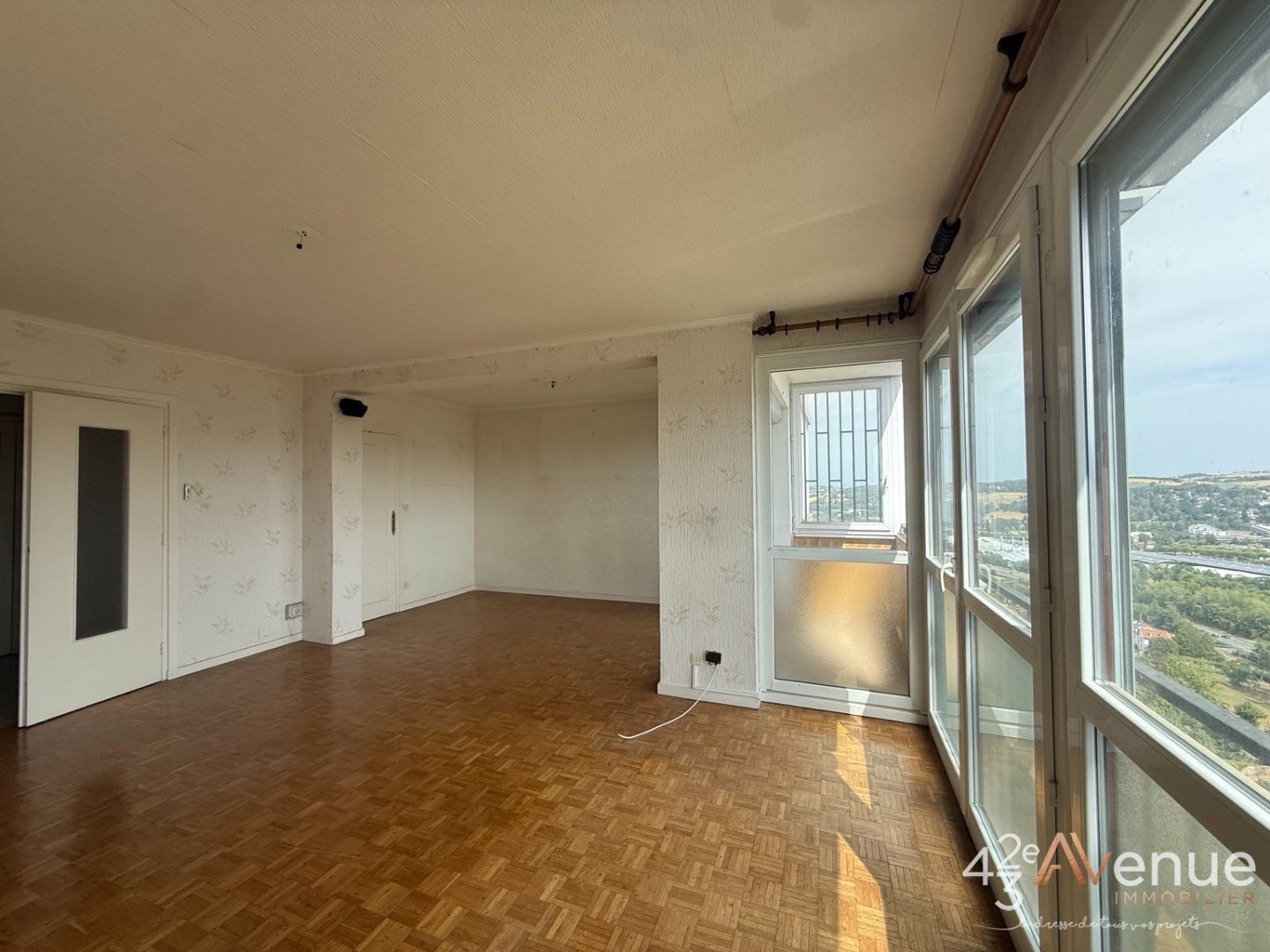 APPARTEMENT T3 A VENDRE - VILLARS - 84.85 m2 - 75 000 &euro;