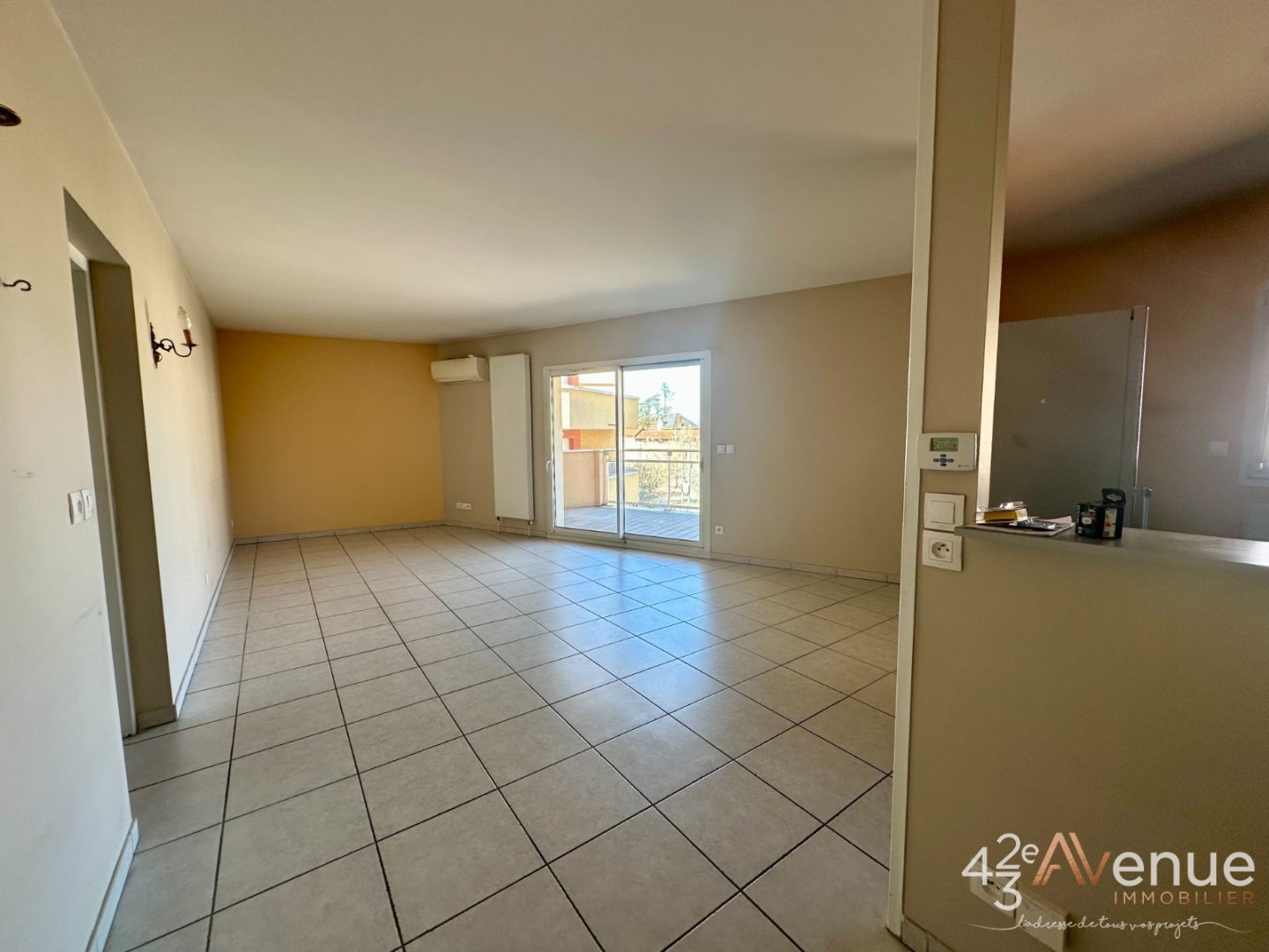 4 pièces avec Terrasse et Garage A LOUER - ANDREZIEUX BOUTHEON Place du Forez - 92.67 m2 - 990 &euro; charges comprises par mois