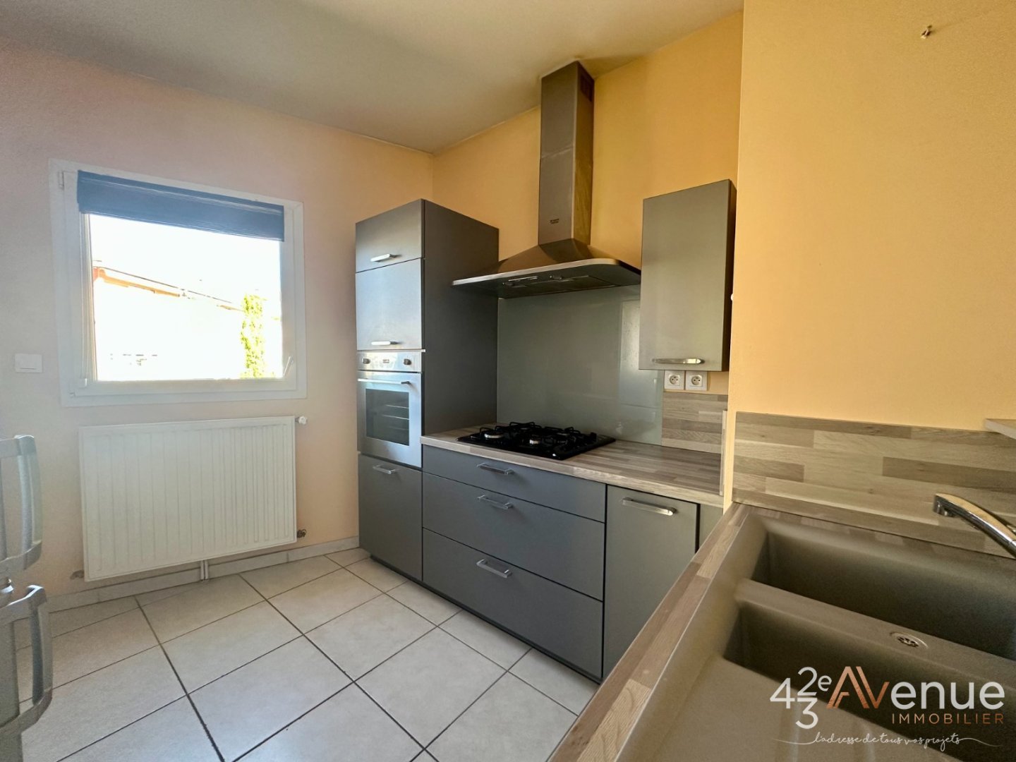 4 pièces avec Terrasse et Garage A LOUER - ANDREZIEUX BOUTHEON Place du Forez - 92.67 m2 - 990 &euro; charges comprises par mois