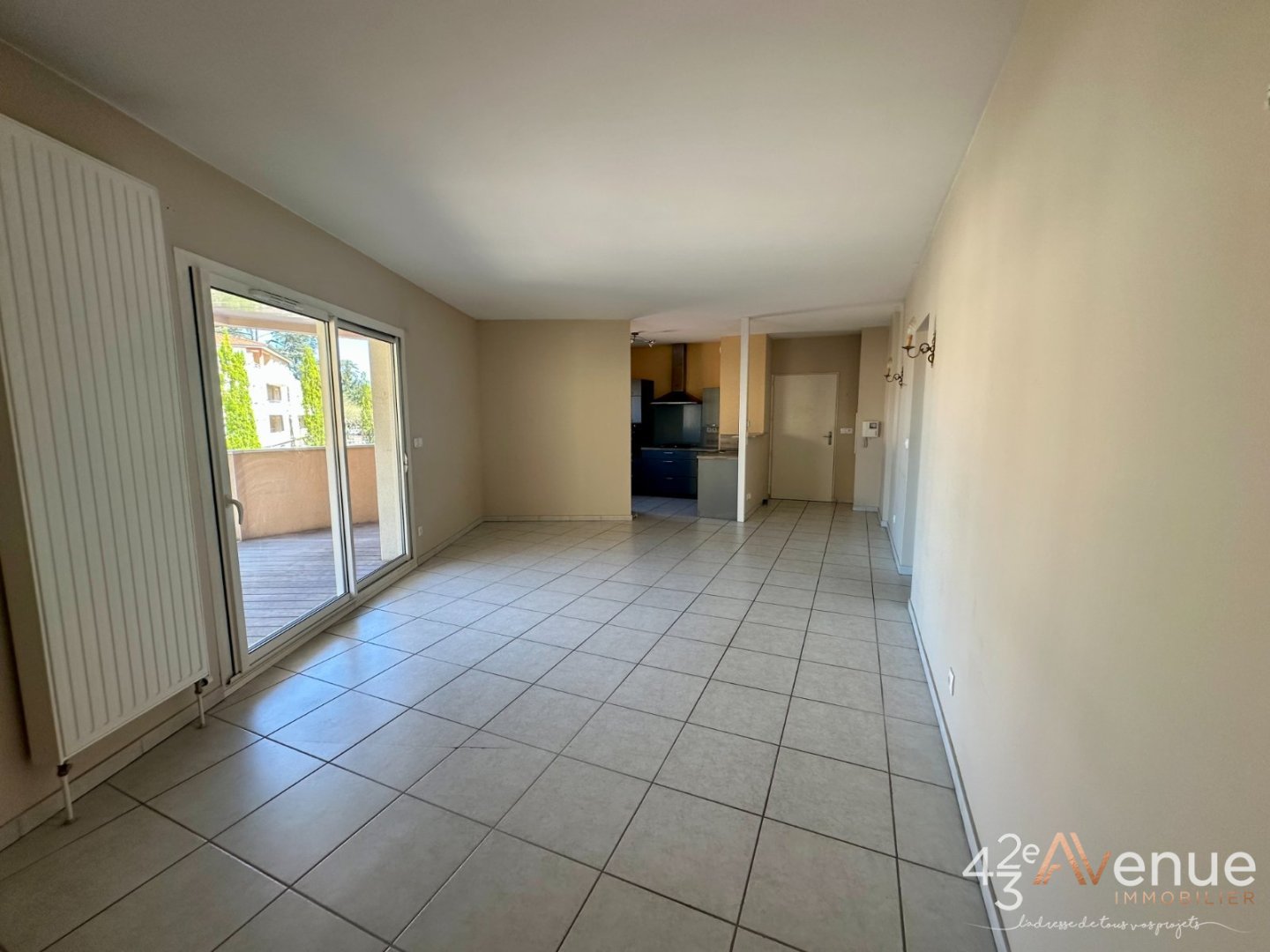 4 pièces avec Terrasse et Garage A LOUER - ANDREZIEUX BOUTHEON Place du Forez - 92.67 m2 - 990 &euro; charges comprises par mois