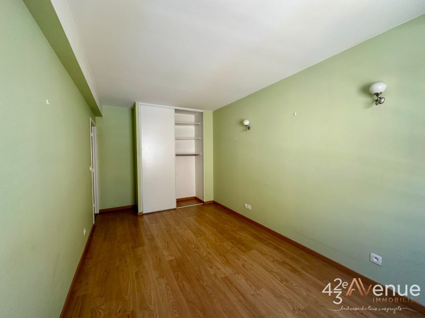 4 pièces avec Terrasse et Garage A LOUER - ANDREZIEUX BOUTHEON Place du Forez - 92.67 m2 - 990 &euro; charges comprises par mois