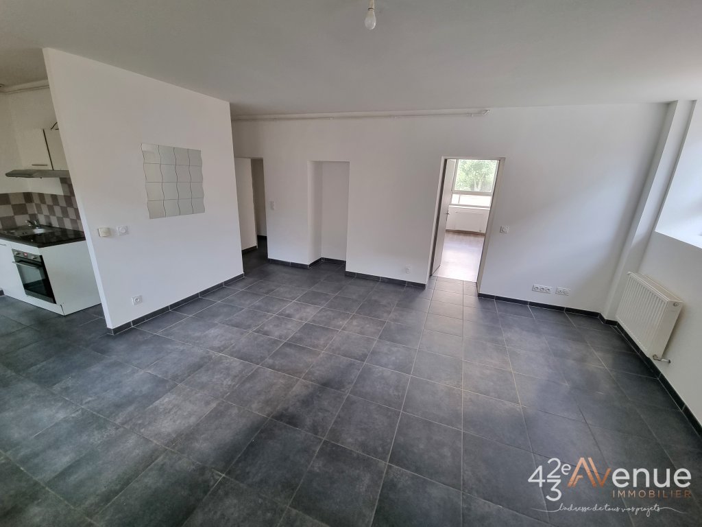 APPARTEMENT T4 A LOUER - ST ETIENNE BAS FAURIEL/PLACE ST ROCH - 70.15 m2 - 600 &euro; charges comprises par mois