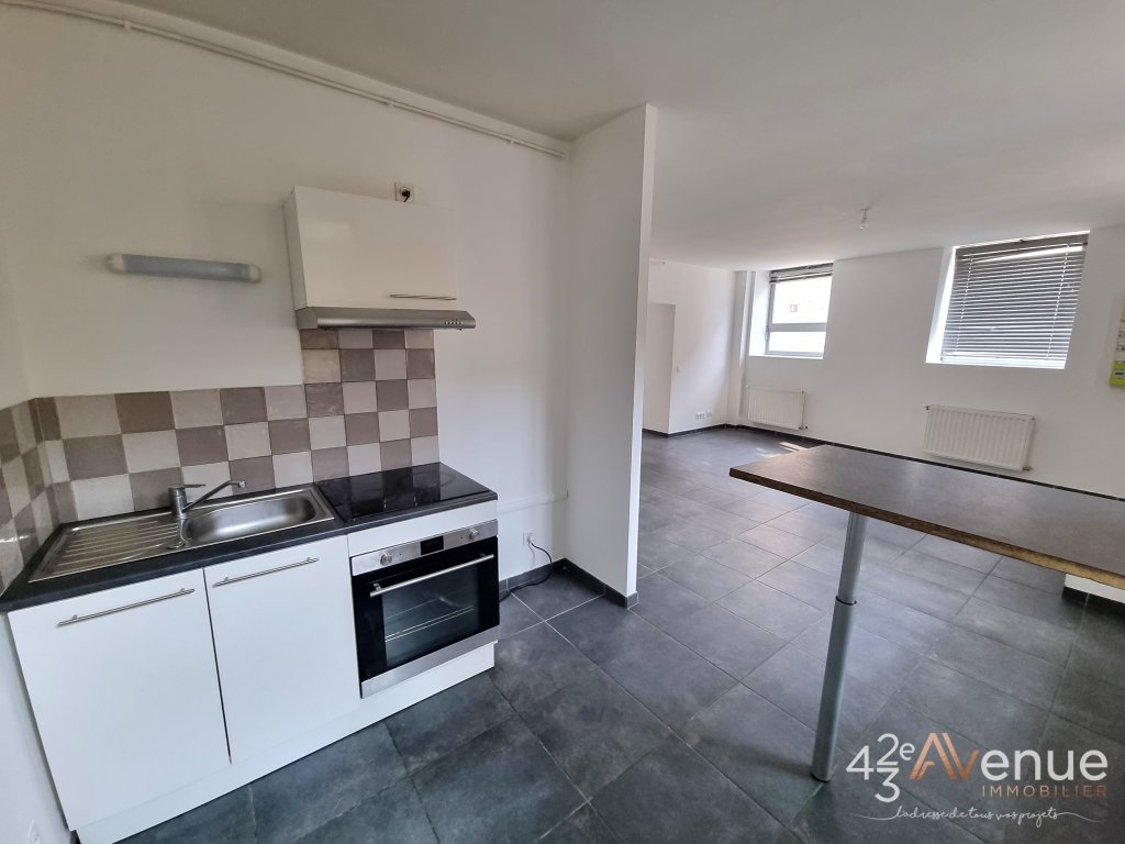 APPARTEMENT T4 A LOUER - ST ETIENNE BAS FAURIEL/PLACE ST ROCH - 70.15 m2 - 600 &euro; charges comprises par mois