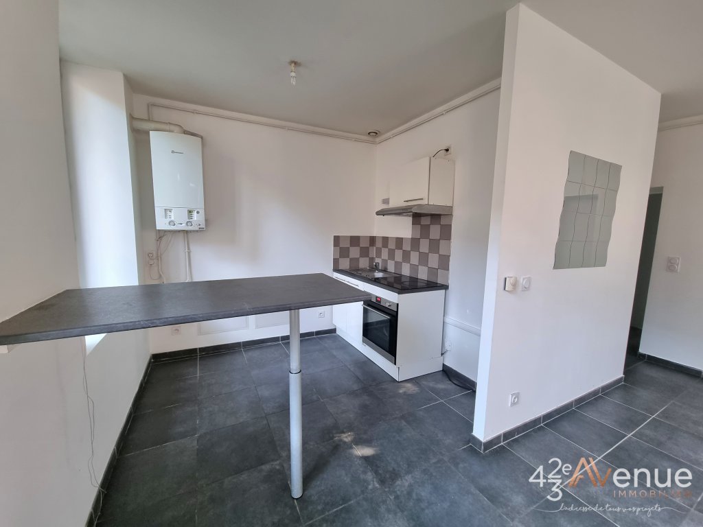 APPARTEMENT T4 A LOUER - ST ETIENNE BAS FAURIEL/PLACE ST ROCH - 70.15 m2 - 600 &euro; charges comprises par mois
