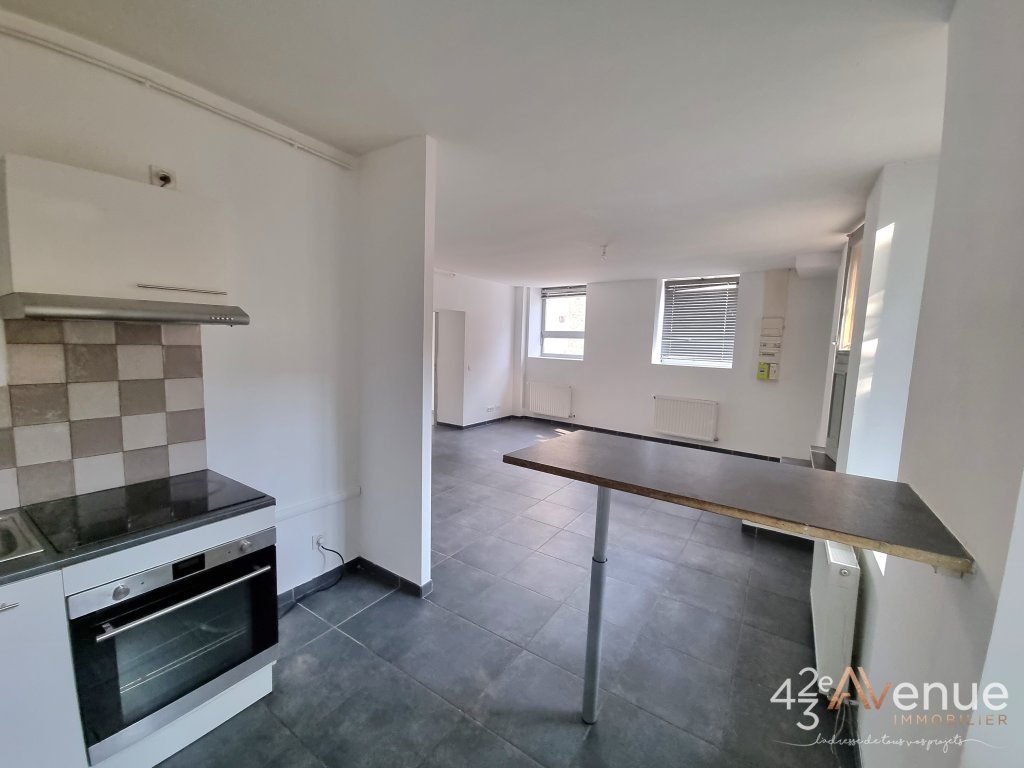 APPARTEMENT T4 A LOUER - ST ETIENNE BAS FAURIEL/PLACE ST ROCH - 70.15 m2 - 600 &euro; charges comprises par mois