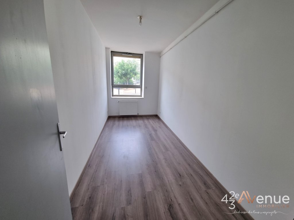APPARTEMENT T4 A LOUER - ST ETIENNE BAS FAURIEL/PLACE ST ROCH - 70.15 m2 - 600 &euro; charges comprises par mois