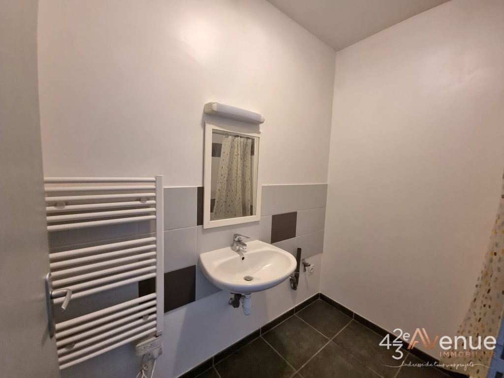 APPARTEMENT T4 A LOUER - ST ETIENNE BAS FAURIEL/PLACE ST ROCH - 70.15 m2 - 600 &euro; charges comprises par mois