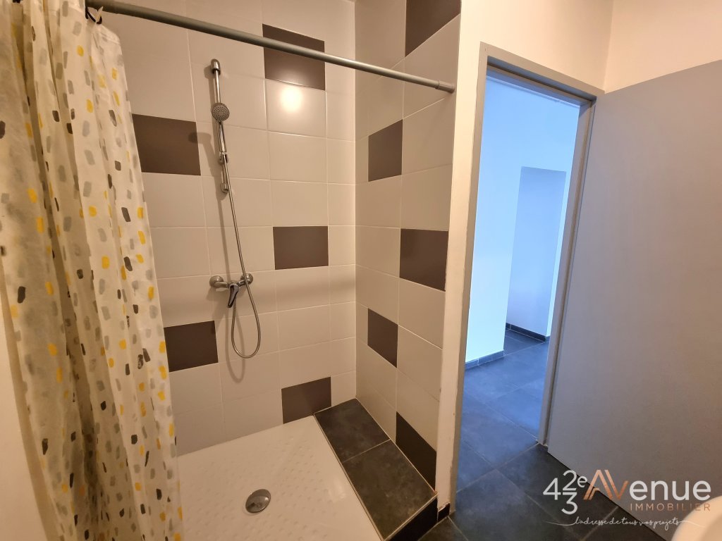 APPARTEMENT T4 A LOUER - ST ETIENNE BAS FAURIEL/PLACE ST ROCH - 70.15 m2 - 600 &euro; charges comprises par mois