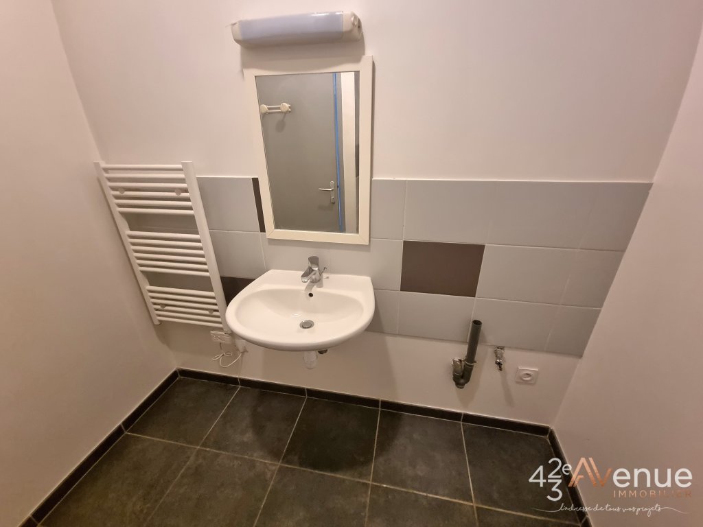 APPARTEMENT T4 A LOUER - ST ETIENNE BAS FAURIEL/PLACE ST ROCH - 70.15 m2 - 600 &euro; charges comprises par mois