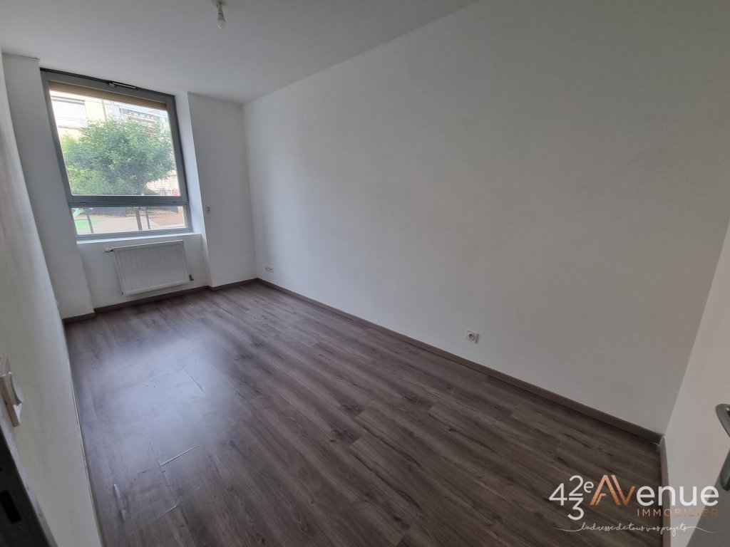 APPARTEMENT T4 A LOUER - ST ETIENNE BAS FAURIEL/PLACE ST ROCH - 70.15 m2 - 600 &euro; charges comprises par mois