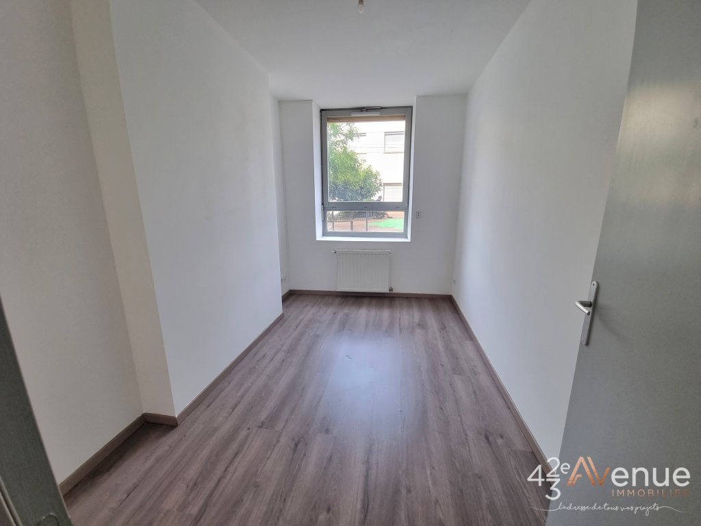 APPARTEMENT T4 A LOUER - ST ETIENNE BAS FAURIEL/PLACE ST ROCH - 70.15 m2 - 600 &euro; charges comprises par mois