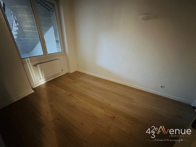 APPARTEMENT T4 A LOUER - ST ETIENNE DES HALLES / LES URSULES - 105.64 m2 - 800€ charges comprises par mois