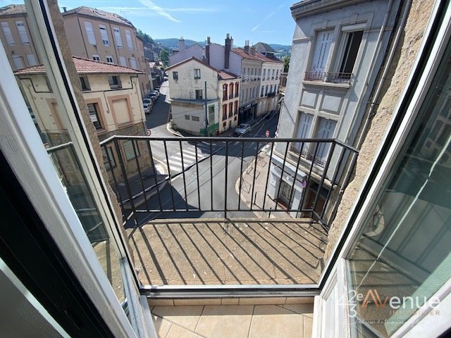 APPARTEMENT T4 - ST ETIENNE FACULTE   CENTRE DEUX - 72.95 m2 - LOU&Eacute;