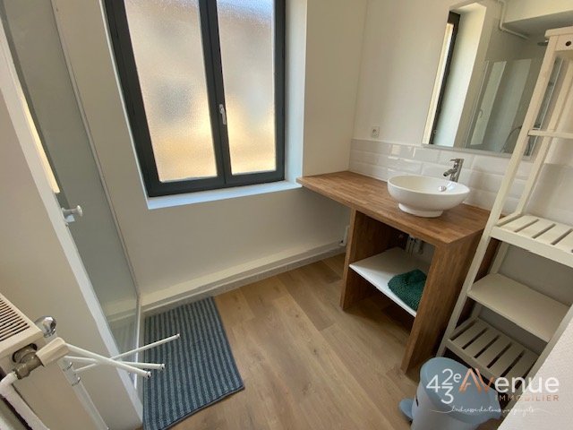 APPARTEMENT T4 - ST ETIENNE FACULTE   CENTRE DEUX - 72.95 m2 - LOU&Eacute;