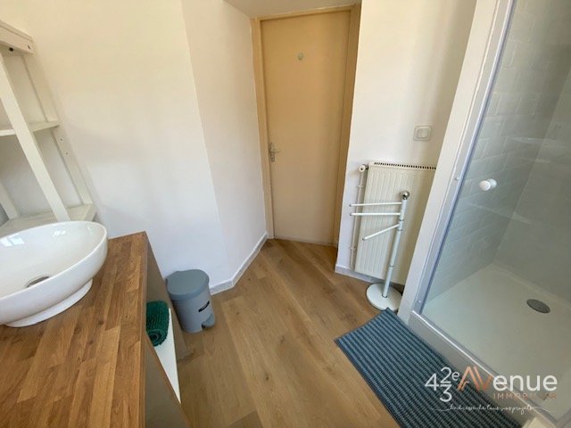 APPARTEMENT T4 - ST ETIENNE FACULTE   CENTRE DEUX - 72.95 m2 - LOU&Eacute;