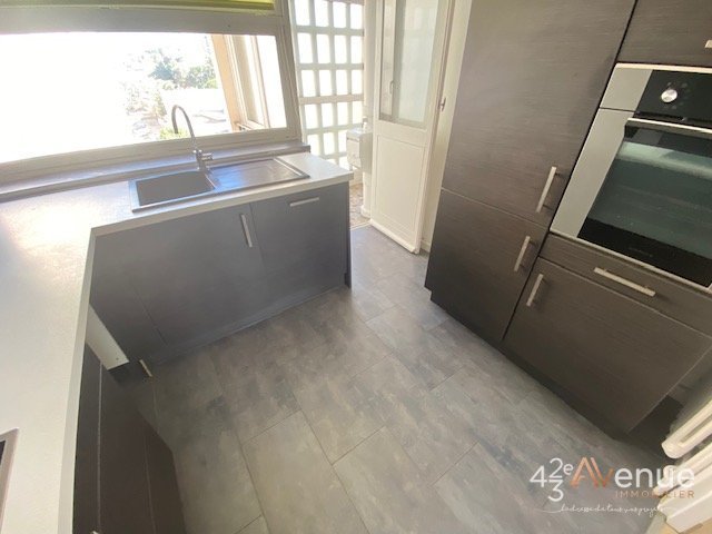 APPARTEMENT T5 - ST ETIENNE FAURIEL - 102.67 m2 - LOU&Eacute;