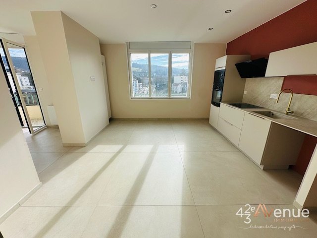 APPARTEMENT T4 A LOUER - ST ETIENNE PLACE BELLEVUE - 88.39 m2 - 1�000�&euro; charges comprises par mois