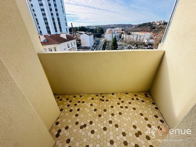 APPARTEMENT T4 A LOUER - ST ETIENNE PLACE BELLEVUE - 88.39 m2 - 1�000�&euro; charges comprises par mois