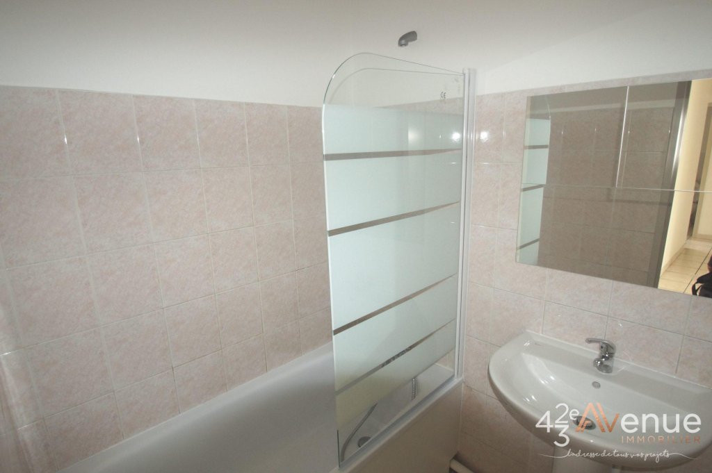 APPARTEMENT T4 A LOUER - ST ETIENNE ST ROCH/BAS FAURIEL - 67.93 m2 - 491�&euro; charges comprises par mois