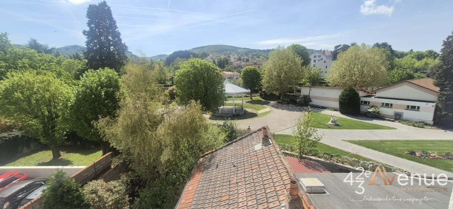 APPARTEMENT T4 A VENDRE - LE CHAMBON FEUGEROLLES - 117 m2 - 69 900 &euro;
