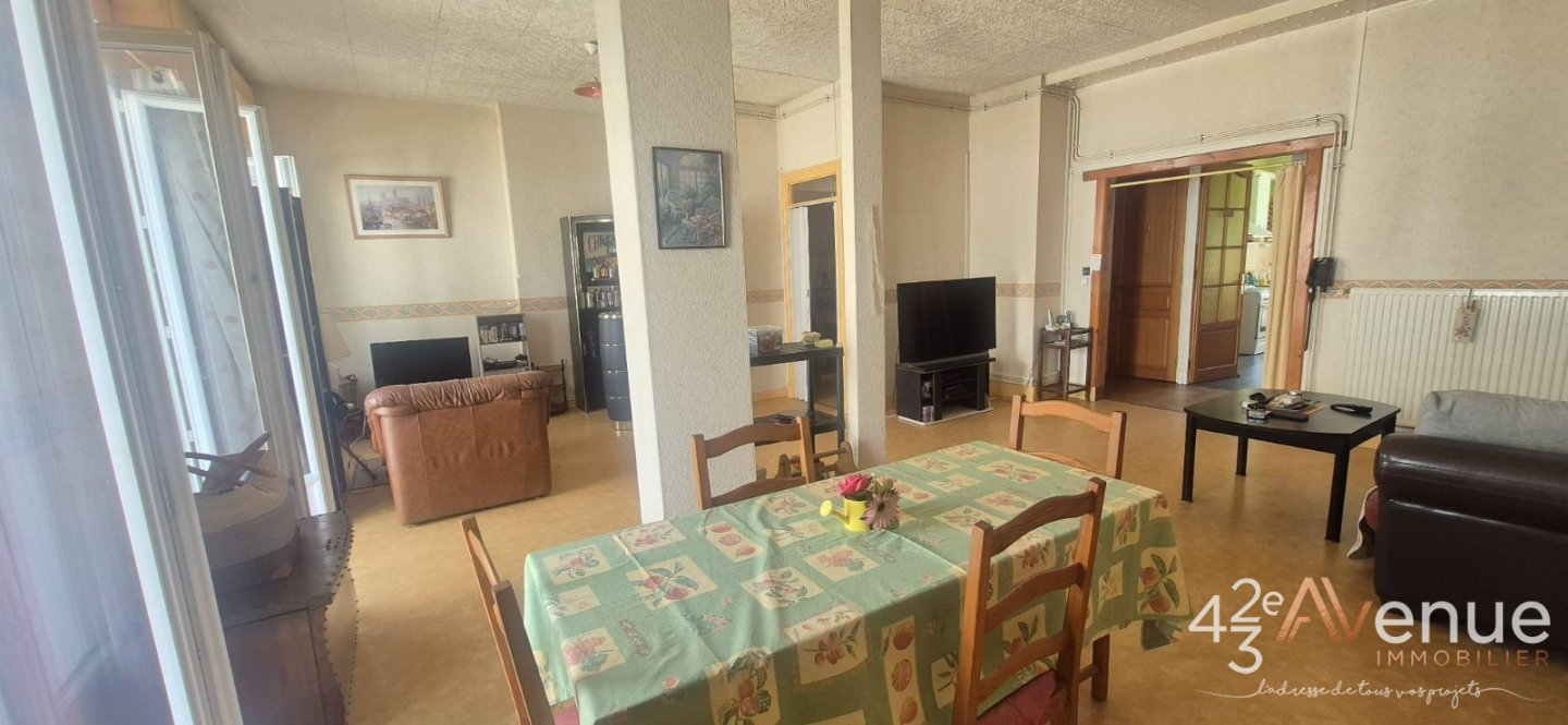 APPARTEMENT T4 A VENDRE - LE CHAMBON FEUGEROLLES - 117 m2 - 69 900 &euro;