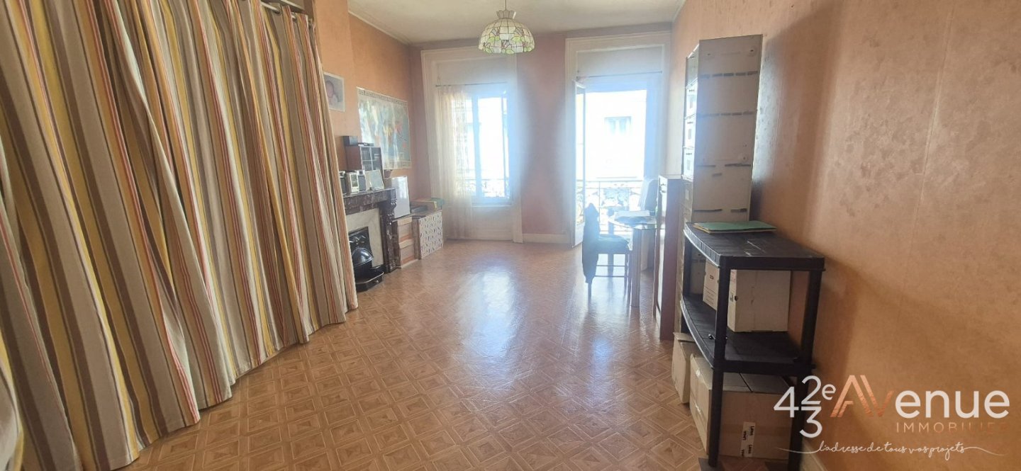 APPARTEMENT T4 A VENDRE - LE CHAMBON FEUGEROLLES - 117 m2 - 69 900 &euro;