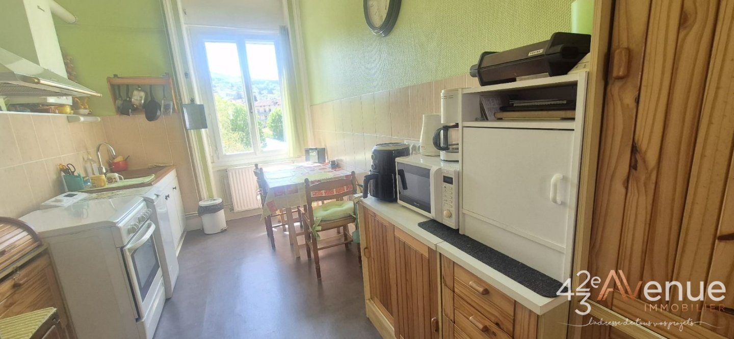 APPARTEMENT T4 A VENDRE - LE CHAMBON FEUGEROLLES - 117 m2 - 69 900 &euro;