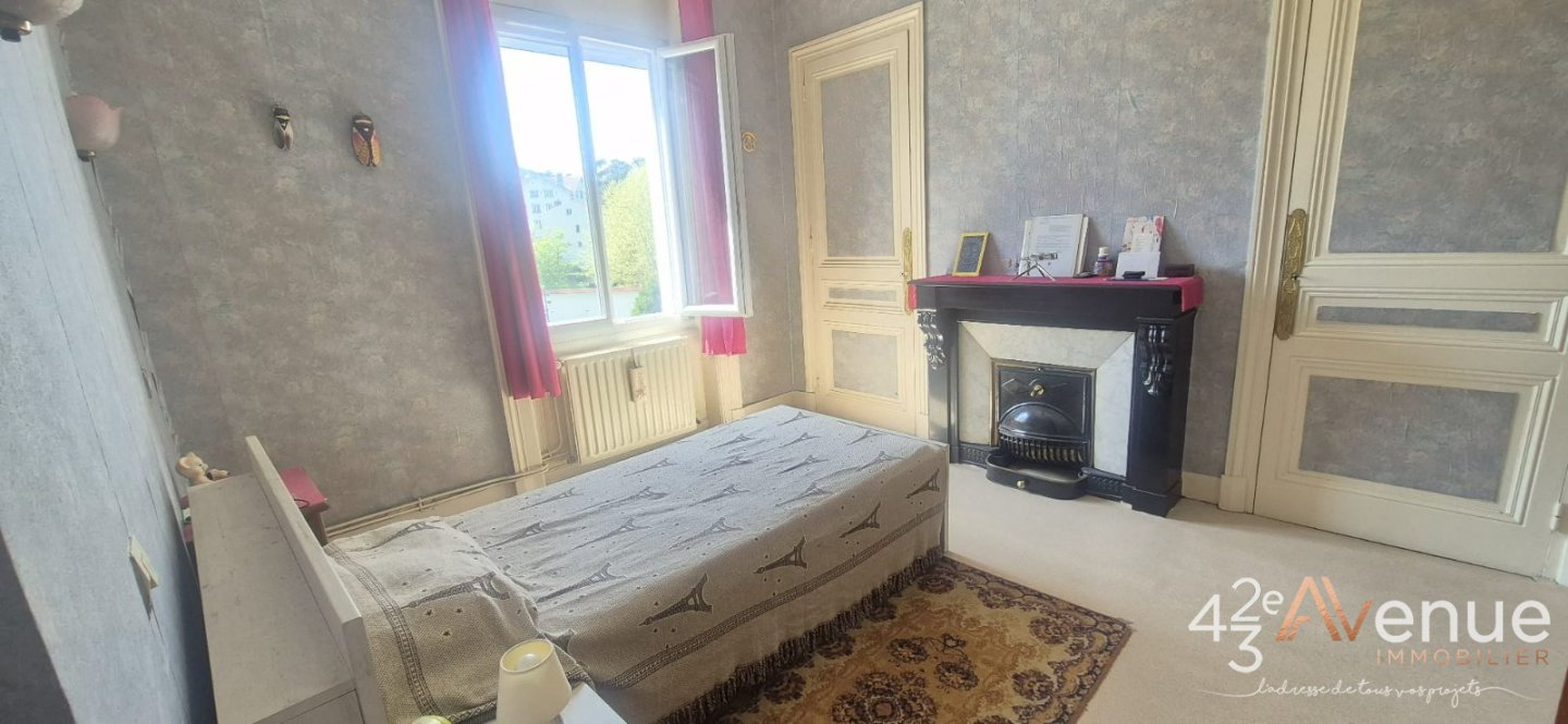 APPARTEMENT T4 A VENDRE - LE CHAMBON FEUGEROLLES - 117 m2 - 69 900 &euro;