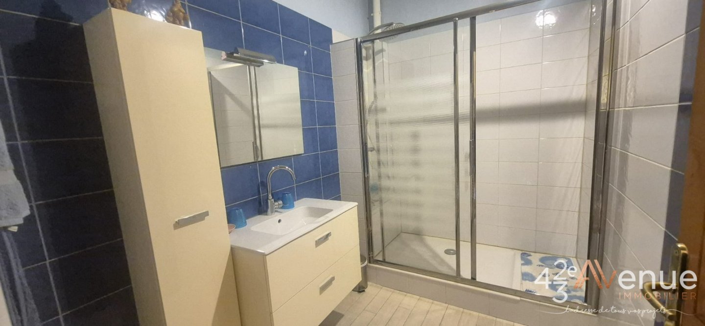 APPARTEMENT T4 A VENDRE - LE CHAMBON FEUGEROLLES - 117 m2 - 69 900 &euro;