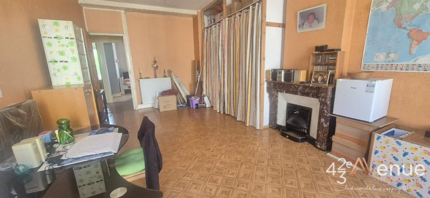 APPARTEMENT T4 A VENDRE - LE CHAMBON FEUGEROLLES - 117 m2 - 69 900 &euro;
