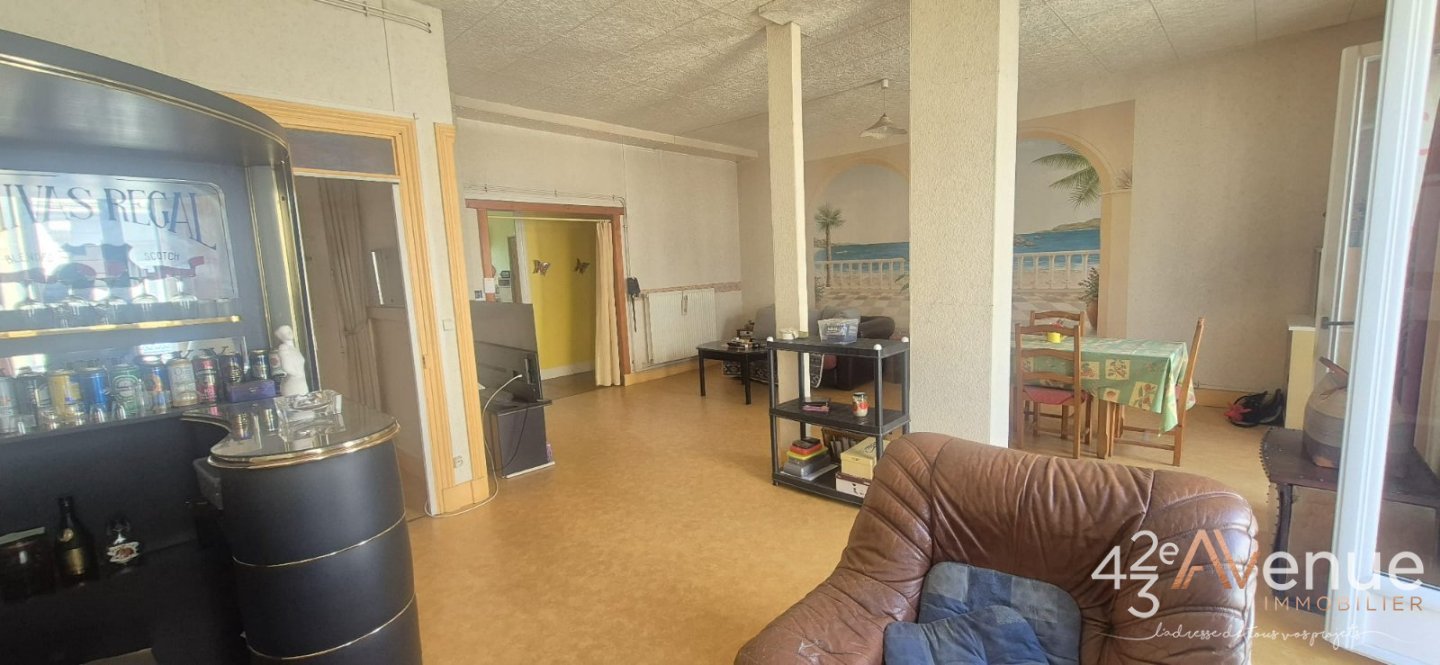 APPARTEMENT T4 A VENDRE - LE CHAMBON FEUGEROLLES - 117 m2 - 69 900 &euro;