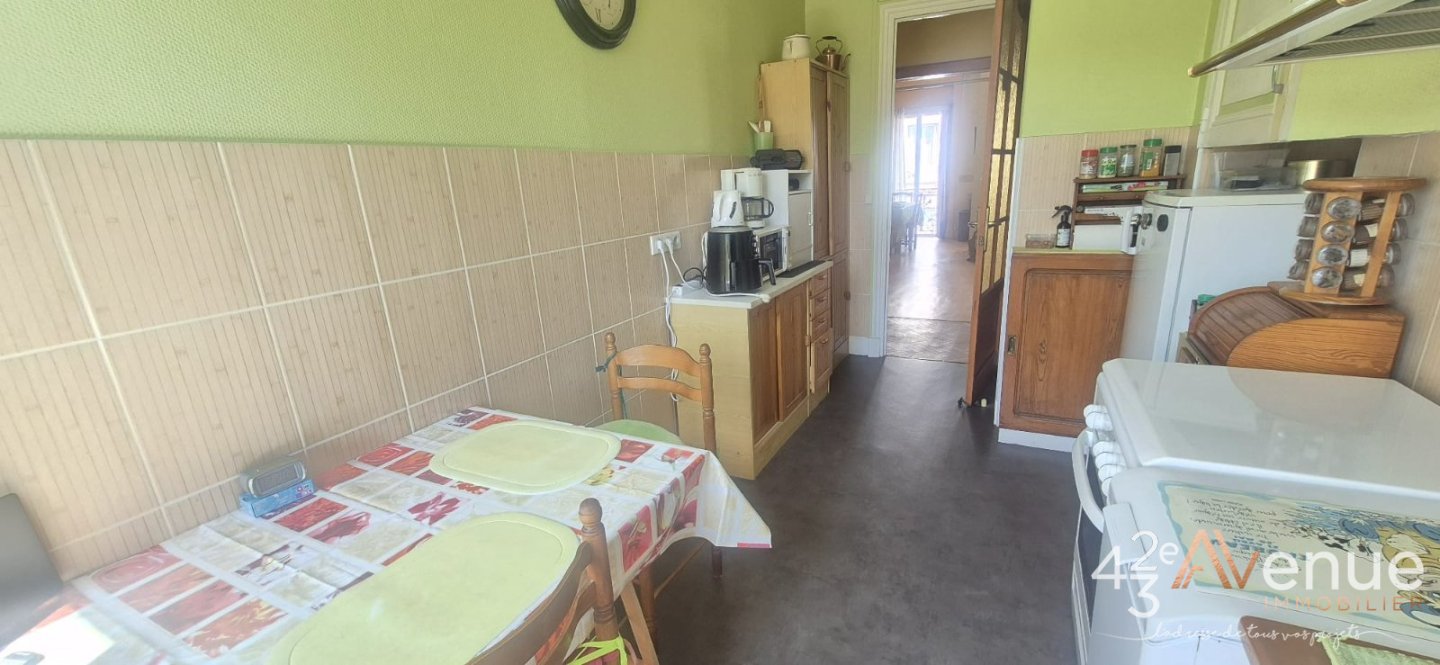 APPARTEMENT T4 A VENDRE - LE CHAMBON FEUGEROLLES - 117 m2 - 69 900 &euro;