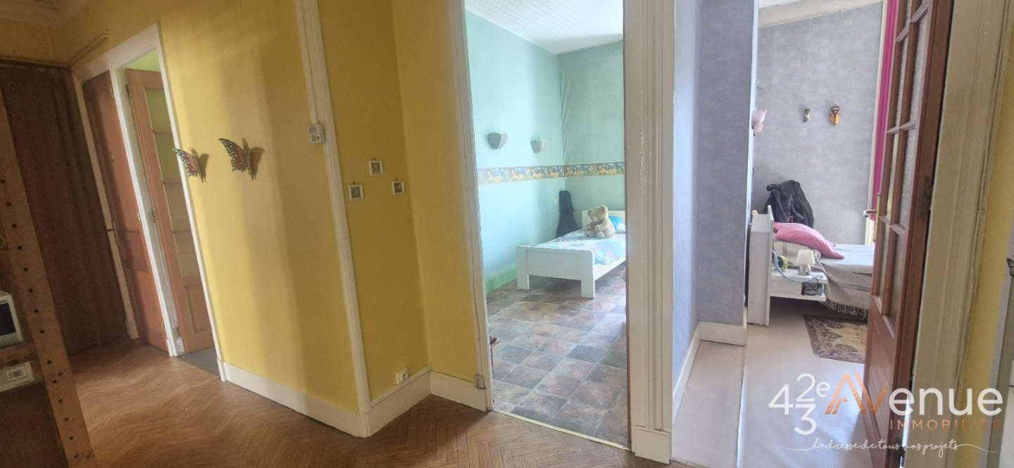 APPARTEMENT T4 A VENDRE - LE CHAMBON FEUGEROLLES - 117 m2 - 69 900 &euro;