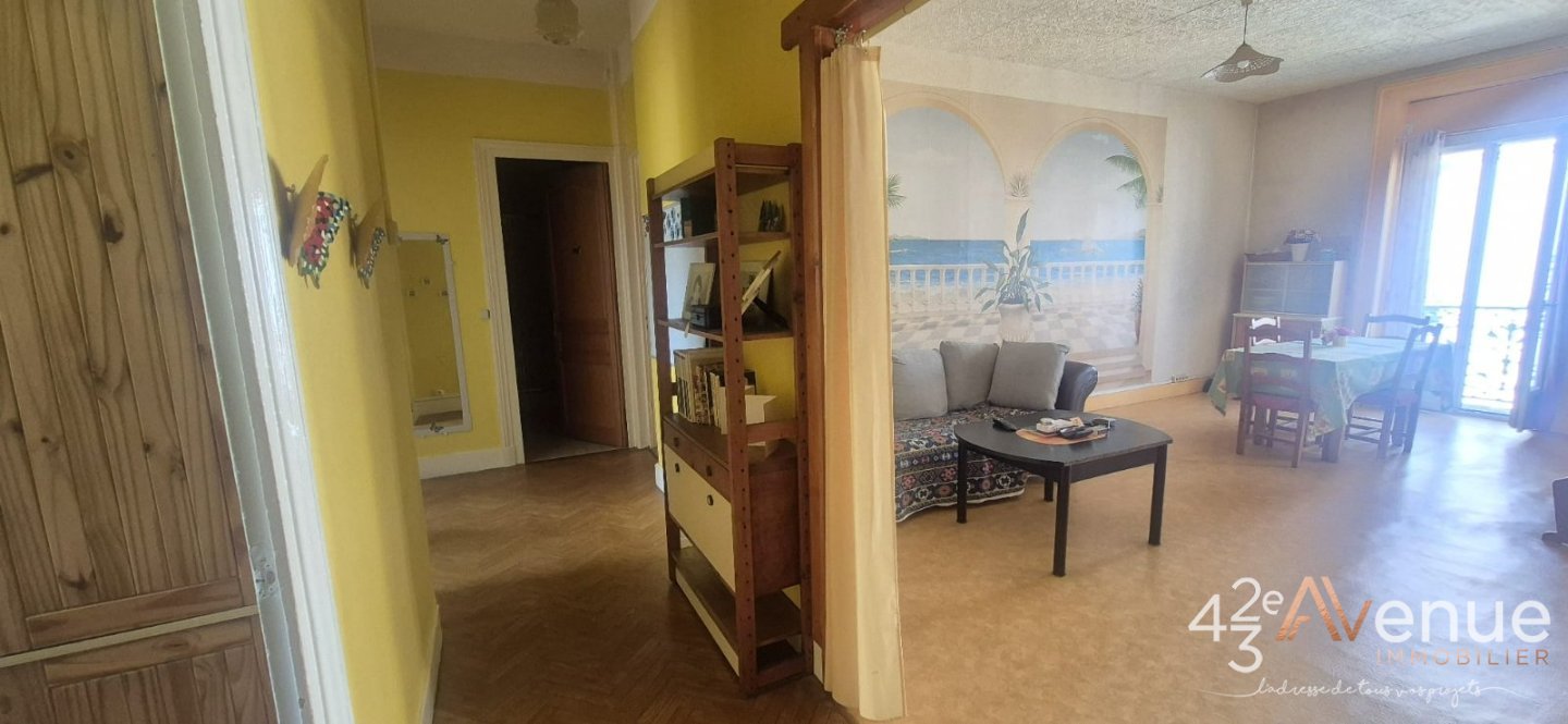 APPARTEMENT T4 A VENDRE - LE CHAMBON FEUGEROLLES - 117 m2 - 69 900 &euro;