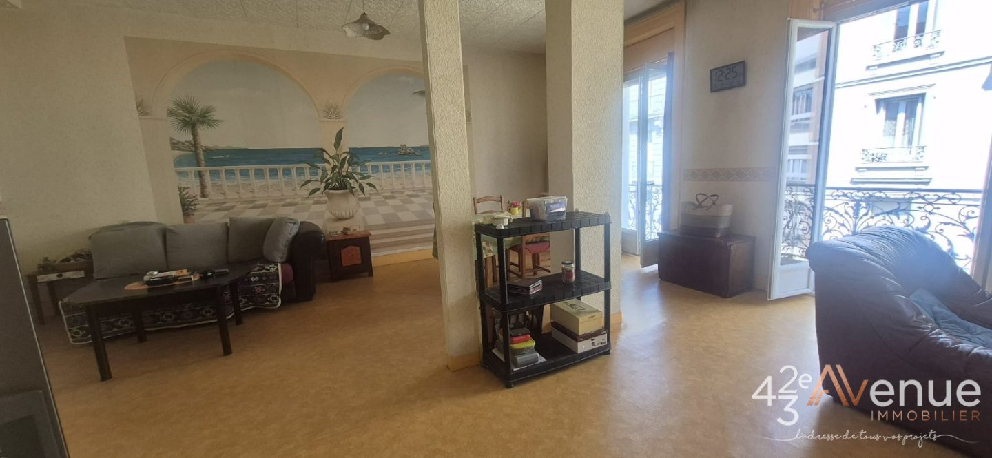 APPARTEMENT T4 A VENDRE - LE CHAMBON FEUGEROLLES - 117 m2 - 69 900 &euro;