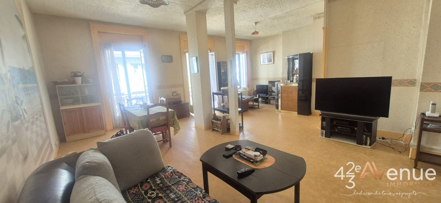 APPARTEMENT T4 A VENDRE - LE CHAMBON FEUGEROLLES - 117 m2 - 69 900 &euro;