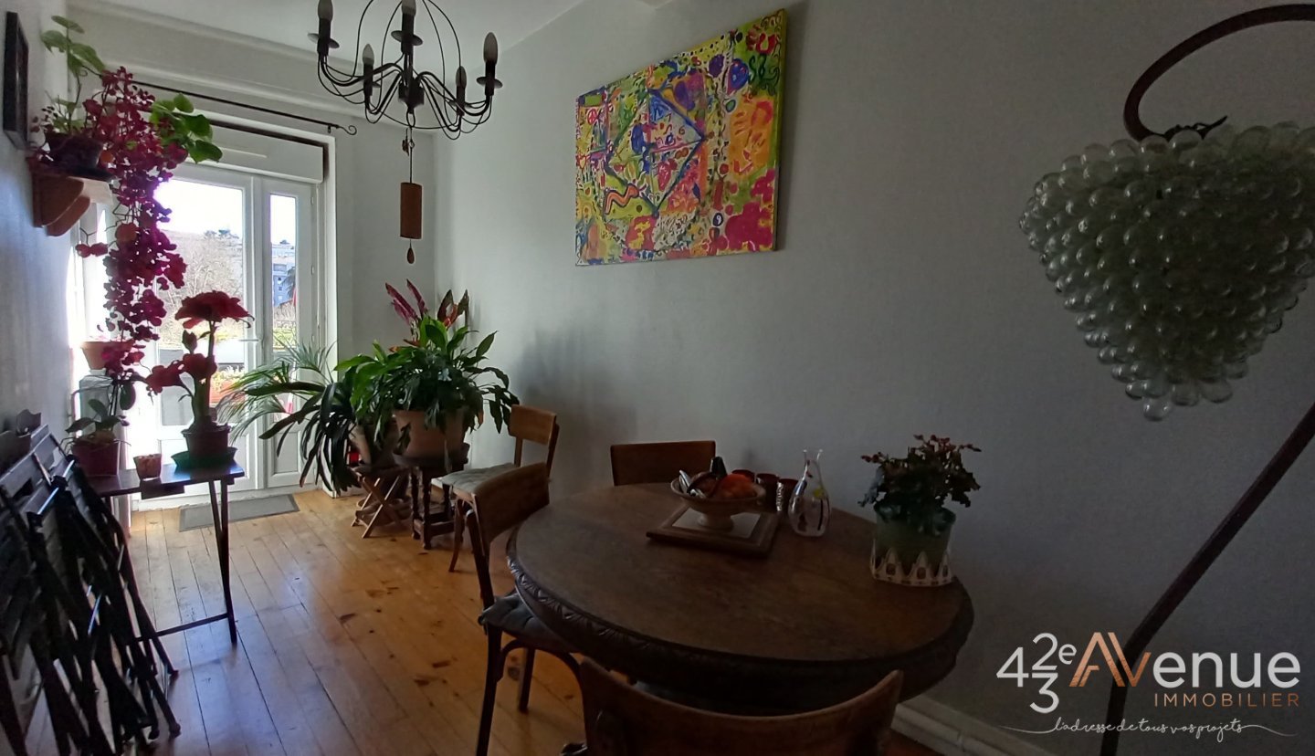 Appartement bourgeois T4 avec balcon A VENDRE - RIVE DE GIER - 116 m2 - 159�000�&euro;