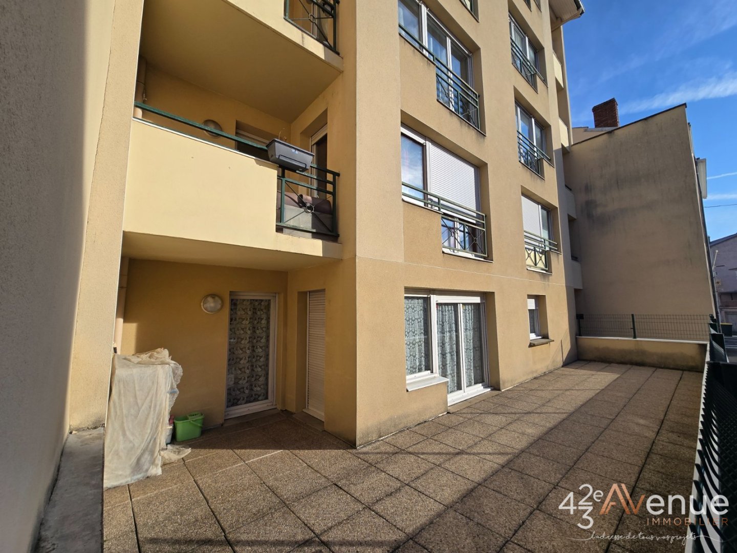 APPARTEMENT T4 - ROCHE LA MOLIERE - 78.68 m2 - 118000€