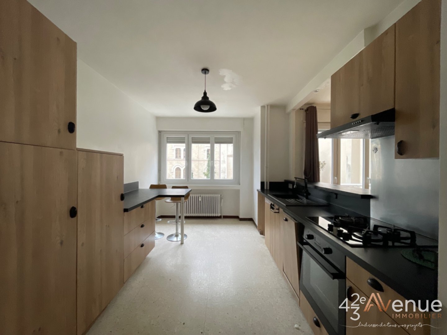 Appartement aux beaux volumes Centre Ville A VENDRE - ST CHAMOND - 94.9 m2 - 115000€