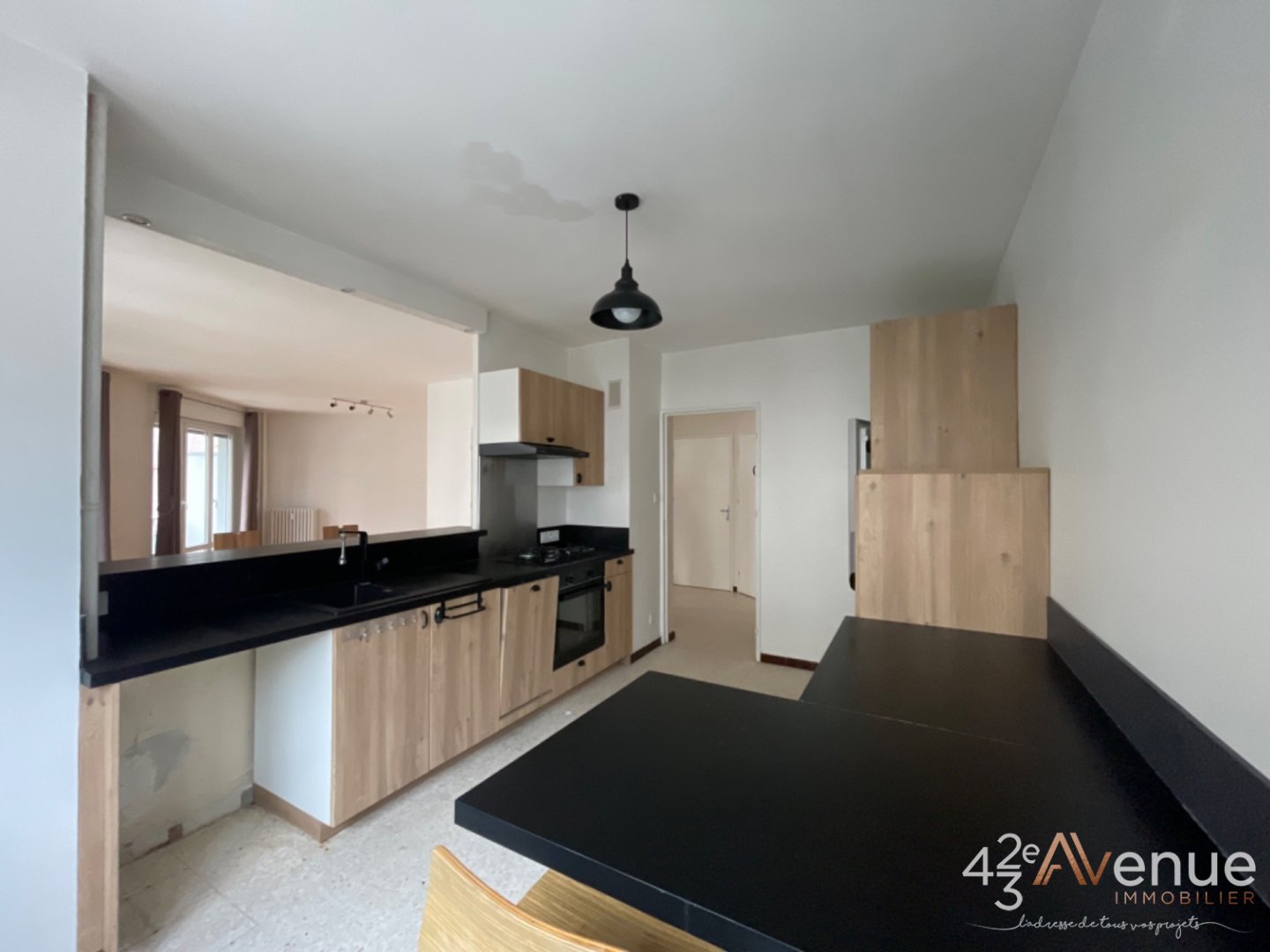 Appartement aux beaux volumes Centre Ville A VENDRE - ST CHAMOND - 94.9 m2 - 115000€